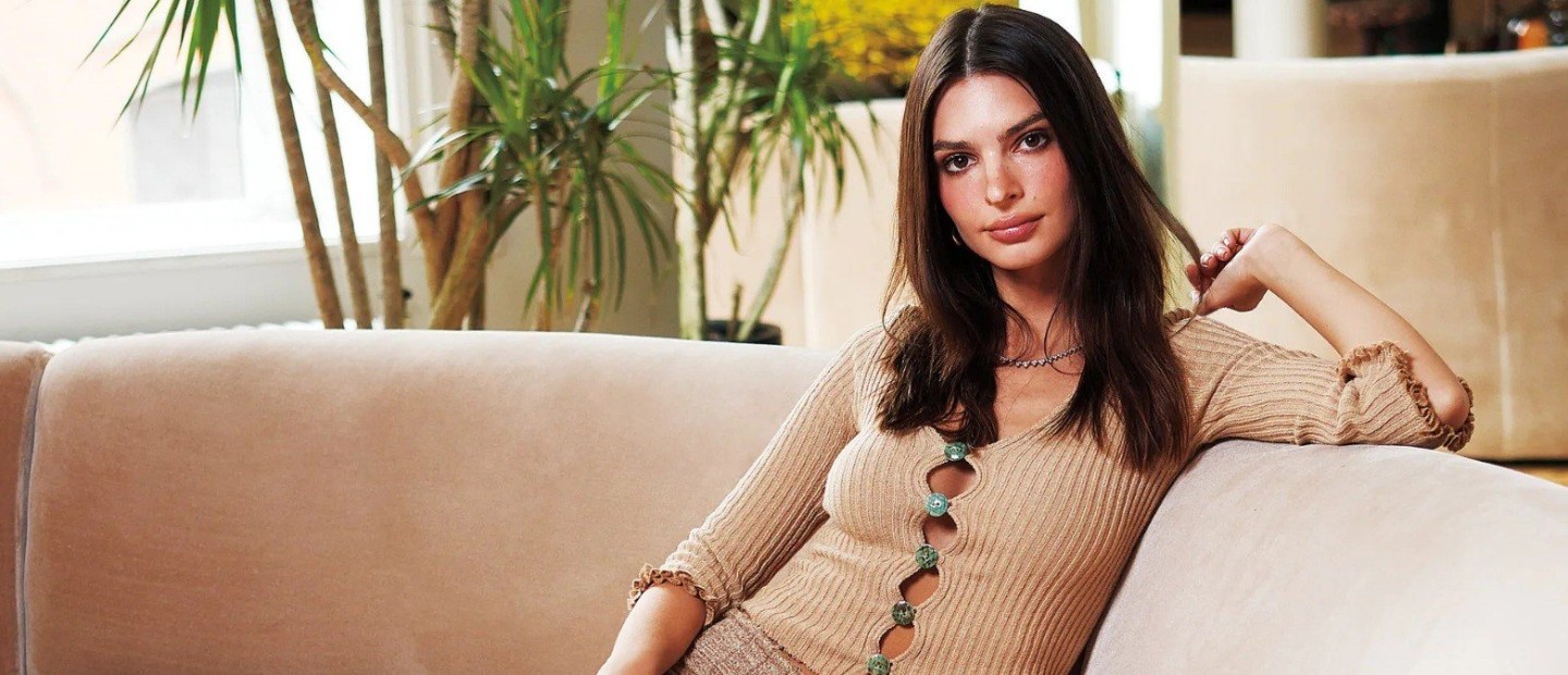 Αυτό είναι το νέο γραφείο της Emily Ratajkowski στο SoHo, εμπνευσμένο από τη δεκαετία του '70