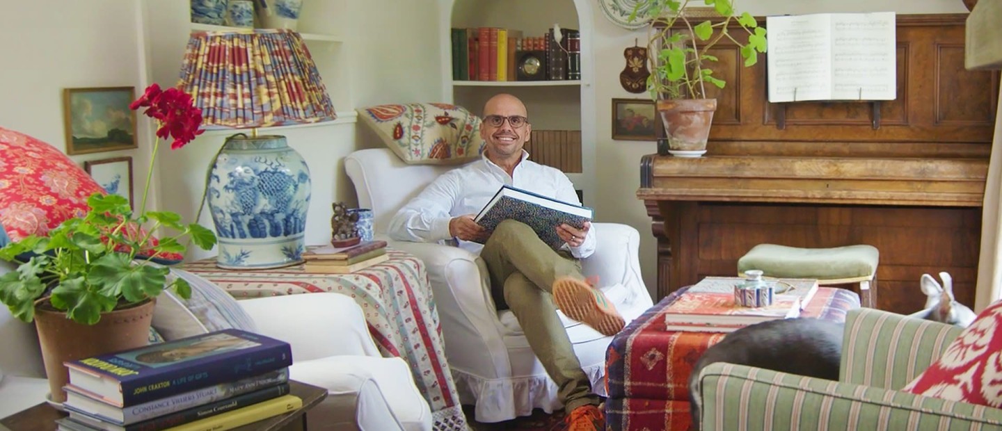  O interior designer, Carlos Garcia μας ξεναγεί στο εντυπωσιακό εξοχικό του