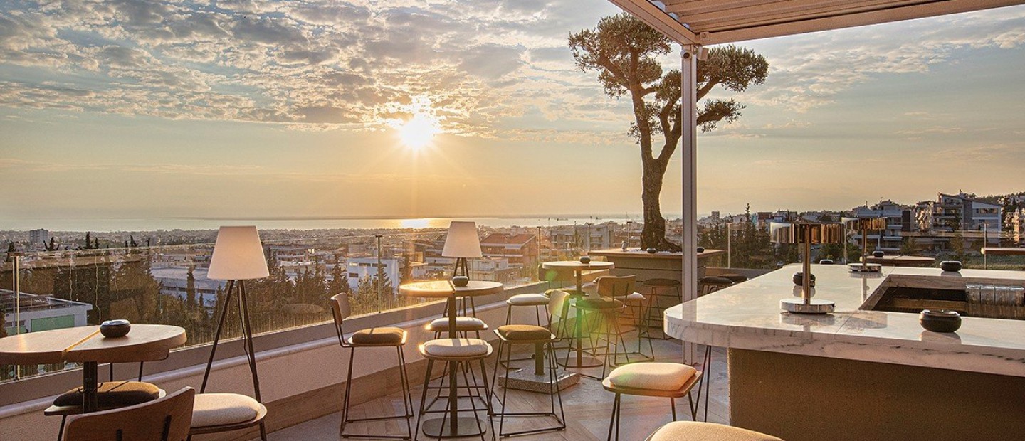 Dine & Wine: Tο νέο place-to-be της Θεσσαλονίκης έχει πανοραμική θέα που κόβει την ανάσα