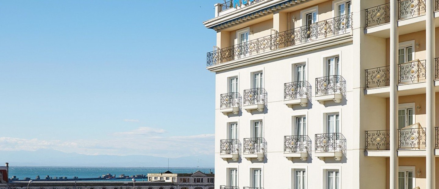 Μια αναδρομή στην ιστορία του πολυτελούς ξενοδοχείου-τοπόσημου της Θεσσαλονίκης