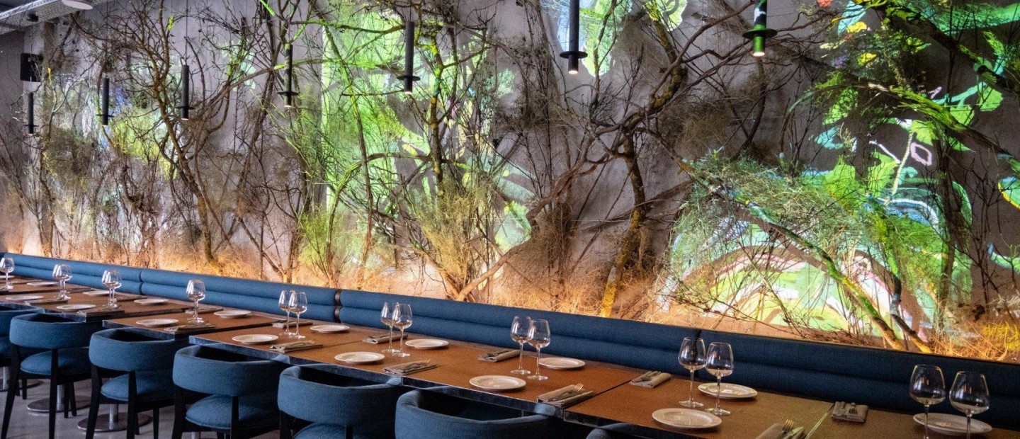 To Forest στο Παρίσι είναι ένα εντυπωσιακό εστιατόριο που θυμίζει δάσος 