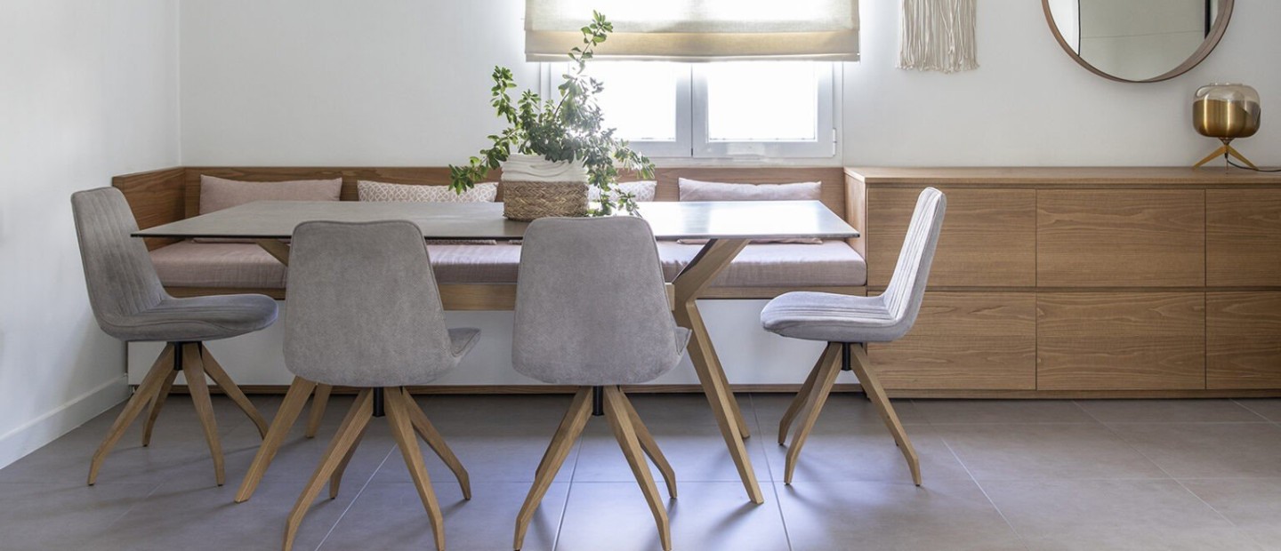 Ένα διαμέρισμα στο Χαλάνδρι ανακαινίστηκε σε γήινους τόνους και μετατράπηκε σε όαση χαλάρωσης 