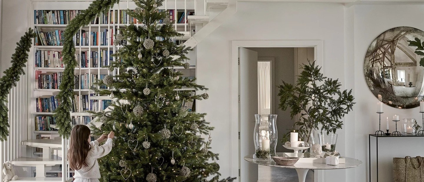 Christmas lights on: Διαφορετικοί τρόποι για να διακοσμήσετε τα λαμπάκια στο σπίτι 