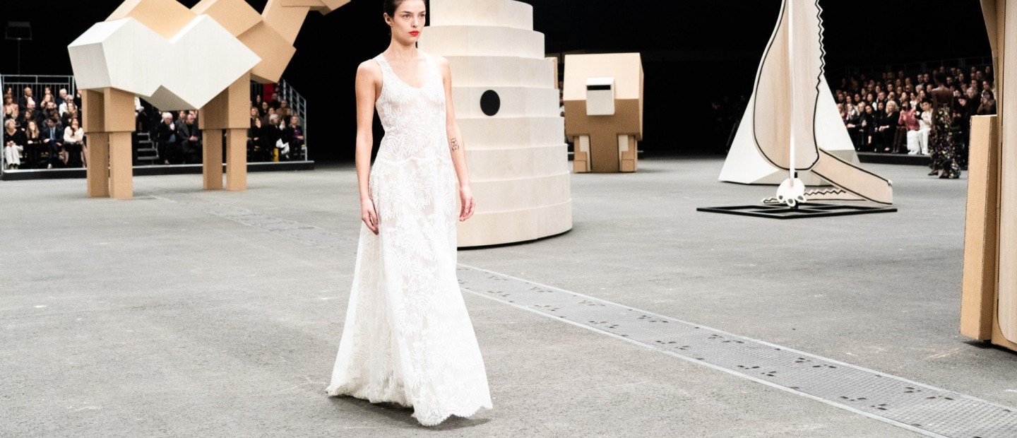 Η Chanel προσέφερε μία «παιχνιδιάρικη» νότα στην Haute Couture Fashion Week στο Παρίσι
