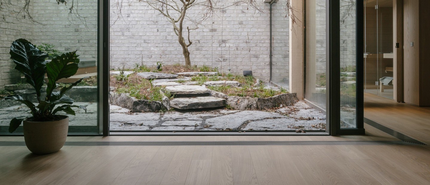 Μια σύγχρονη κατοικία στο Βέλγιο εντυπωσιάζει με τη μινιμαλιστική αρχιτεκτονική της 