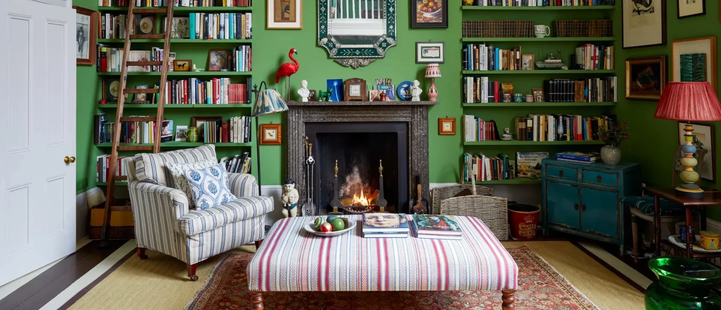 Μυηθείτε στη γοητευτική ατμόσφαιρα μιας πολύχρωμης κατοικίας του Λονδίνου 