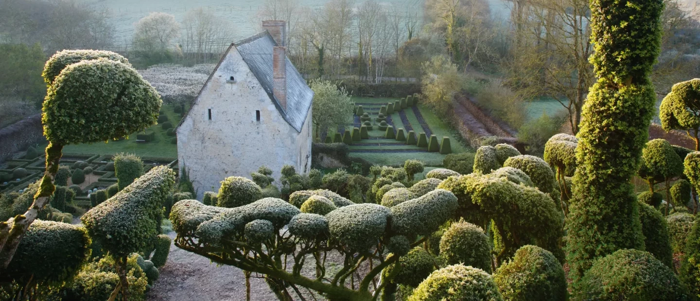 Μαγευτείτε από την απαράμιλλη θέα ενός κήπου με μεσαιωνική έμπνευση στη Γαλλία