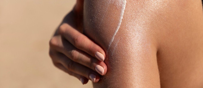 Self tan prep: Όλα τα μυστικά προετοιμασίας για άψογο μαύρισμα 
