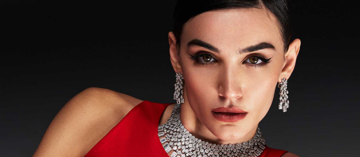 Τα λαμπερά σκουλαρίκια που θα γίνουν οι πρωταγωνιστές των festive looks