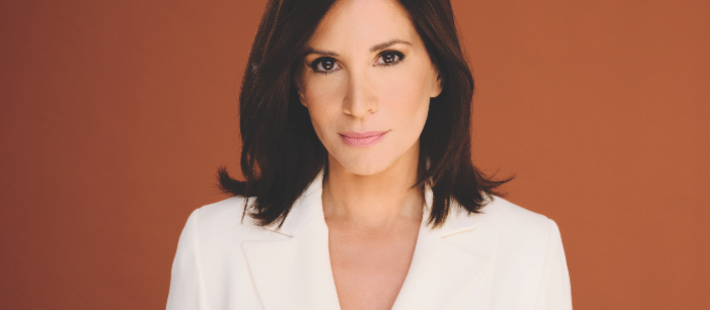 Η Μεγάλη Εικόνα: Η δημοσιογράφος Νίκη Λυμπεράκη αποδεικνύει στο GLOW πόσο σπουδαίο είναι να παραμένεις αληθινός στον χώρο των media