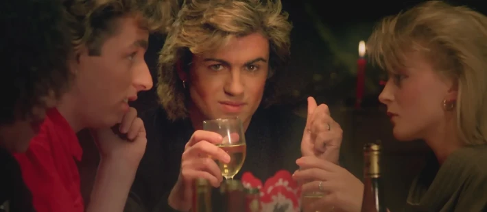 Οι απίστευτες ιστορίες πίσω από τα πιο εμβληματικά χριστουγεννιάτικα τραγούδια όλων των εποχών