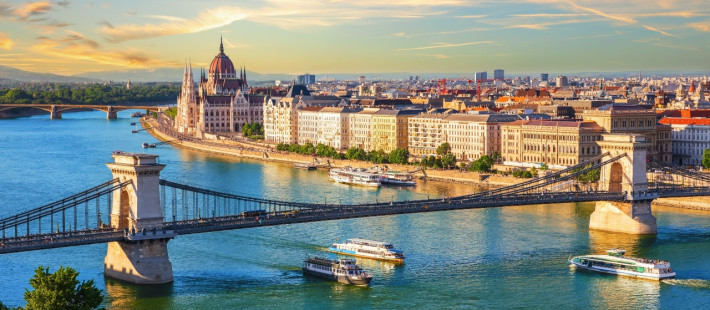 Βιώσαμε τη Χριστουγεννιάτικη μαγεία της Βουδαπέστης και σκιαγραφούμε όσα την κάνουν ξεχωριστή τώρα 