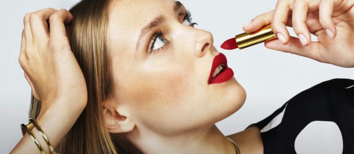 Tα editor-approved κόκκινα κραγιόν ιδανικά για την πιο ρομαντική ημέρα του χρόνου