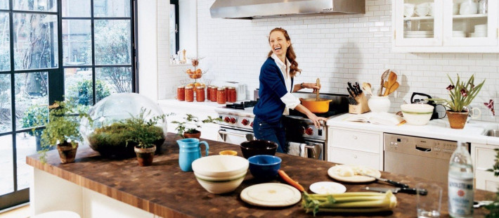 Τι αλλάζει ορμονικά στη διατροφή μιας γυναίκας μετά τα 50;