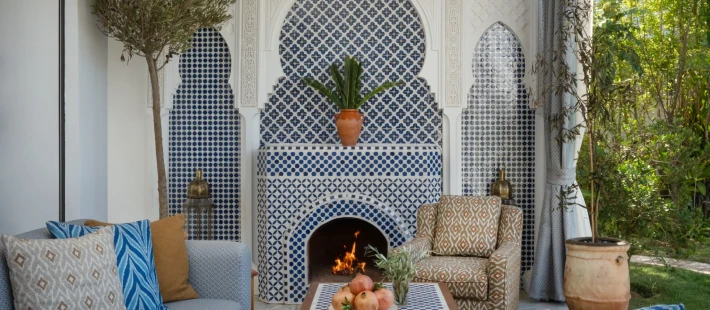 Μέσα σε μια μαροκινή βίλα όπου υπάρχει ένα χαμάμ σκαλισμένο στο χέρι