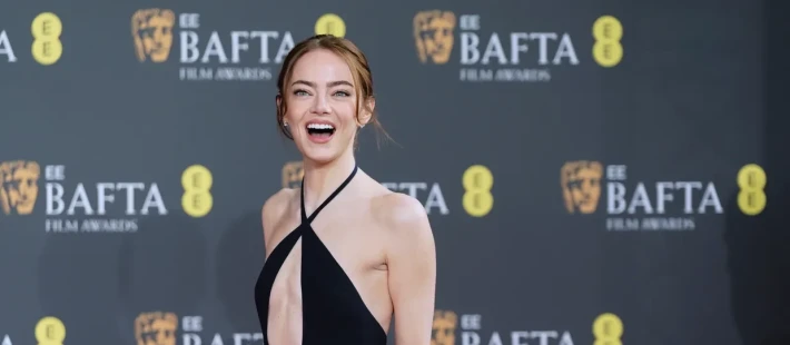 Emma Stone: Πώς από το κορίτσι της διπλανής πόρτας εξελίχθηκε στο απόλυτο icon του Hollywood