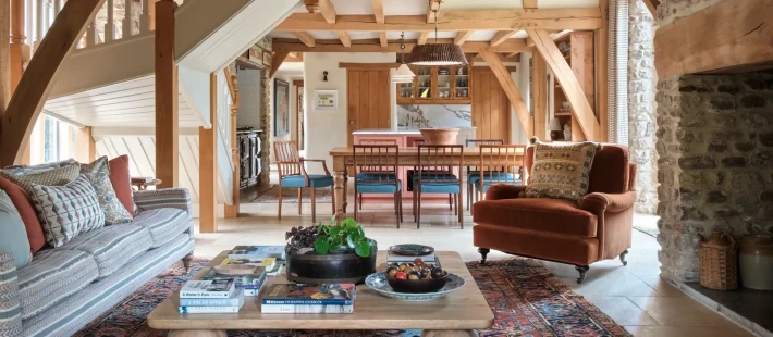 Η ιστορική αποθήκη στο Somerset της Αγγλίας που μετατράπηκε σε ένα σπίτι με ζεστασιά