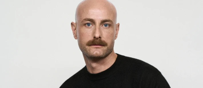 Ποιος είναι ο Drew Henry που αναλαμβάνει τη θέση του creative director στον οίκο Courrèges;