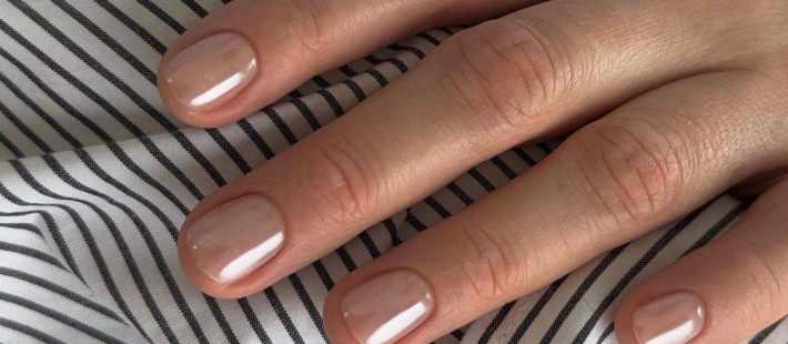 Pearl Nails: Το πιο αιθέριο μανικιούρ που μπορείτε να υιοθετήσετε αυτή την εποχή