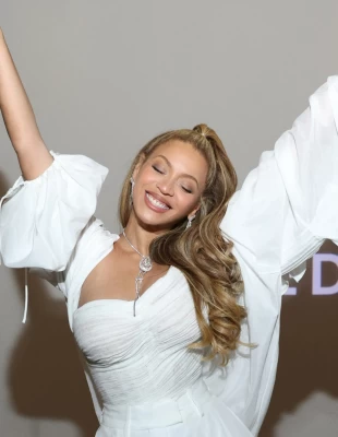 Η Beyoncé μοιράζεται για πρώτη φορά τη haircare ρουτίνα που ακολουθεί