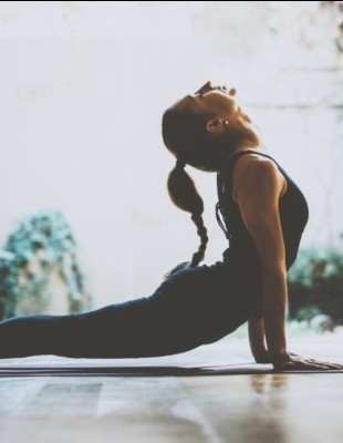 Yoga: 5+1 οφέλη για το μυαλό και την ψυχική ευεξία