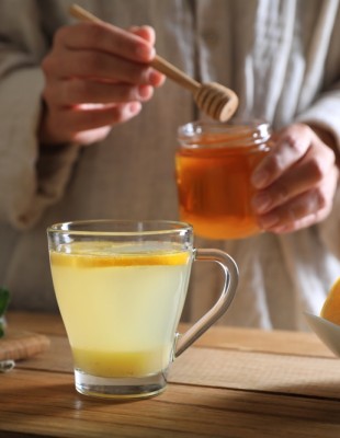 Νερό με μέλι και λεμόνι: Αποτελεσματικό αδυνατιστικό ή μύθος; 