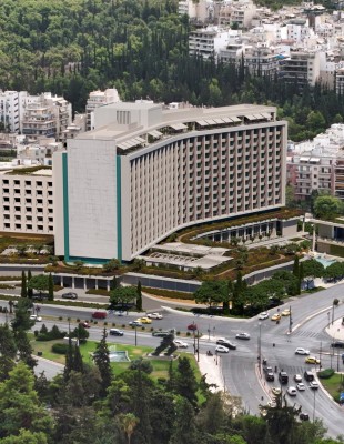 Δείτε πρώτοι το ιστορικό κτίριο που στέγαζε το Hilton Athens να μετεξελίσσεται σ' έναν πολυδιάστατο χώρο 