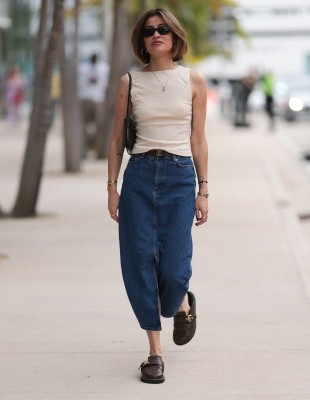 Denim Skirts: Τα '00s σχέδια που θα απογειώσουν τα every day looks σας