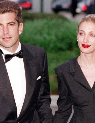 3 iconic pieces της Carolyn Bessette-Kennedy θα δημοπρατηθούν από τον οίκο Sotheby's