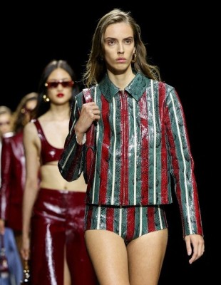 O οίκος Gucci ανακοίνωσε ότι θα παρουσιάσει από κοινού γυναικεία & αντρική συλλογή στο Μιλάνο