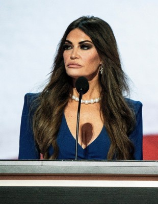 Kimberly Guilfoyle: Ποια είναι η νέα πρέσβειρα των ΗΠΑ στη χώρα μας 