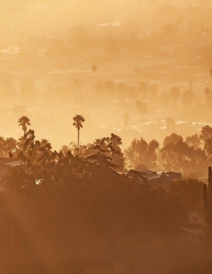 Φωτιά στο Los Angeles: Όλες οι τελευταίες εξελίξεις και οι stars που είδαν τα σπίτια τους να τυλίγονται στις φλόγες