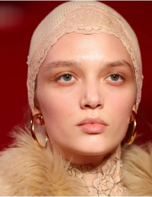 Paris Fashion Week: Τα πιο όμορφα beauty looks που είδαμε στην πασαρέλα 