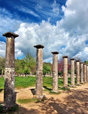 Η Υπουργός Πολιτισμού, Λίνα Μενδώνη, πραγματοποίησε αυτοψία στα έργα του αρχαιολογικό χώρου της Αρχαίας Ολυμπίας - Η μεγάλη επιστροφή της κεφαλής του γρύπα