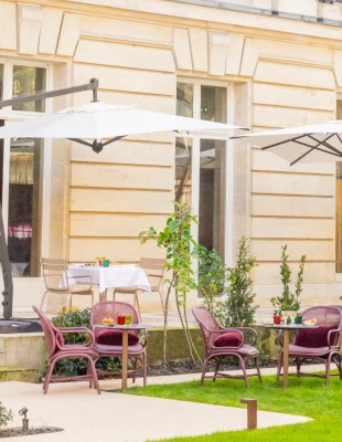 Ο μαγευτικός κήπος του Alain Ducasse στο Παρίσι είναι ένας καλοκαιρινός παράδεισος γαστρονομίας