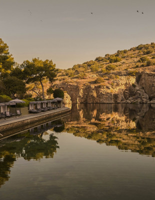 Η ﻿Zeus+Δione «έντυσε» τη Λίμνη Βουλιαγμένης εξυμνώντας τον πολιτισμό και το ελληνικό καλοκαίρι