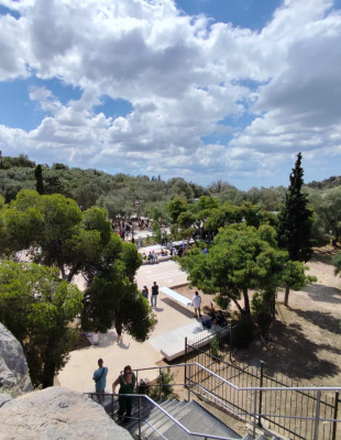 Άνοιξαν οι, επί έτη, κλειστές διαδρομές στον αρχαιολογικό χώρο της Ακρόπολης και το νέο Πωλητήριο