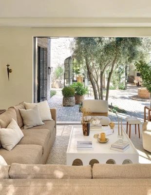 Ένα full in white σπίτι στο Λος Άντζελες με αισθητική που μαγνητίζει 