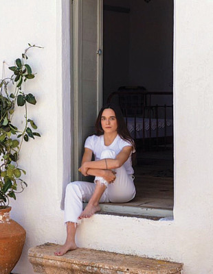 Η interior designer Λήδα Αθανασοπούλου μας παρουσιάζει την υπέροχη κατοικία της στην Πάτμο που σέβεται απόλυτα την παράδοση