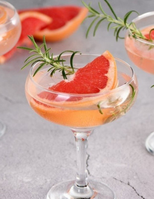 Cocktail party στο σπίτι: Πώς να το οργανώσετε step by step ώστε να σας μείνει αξέχαστο
