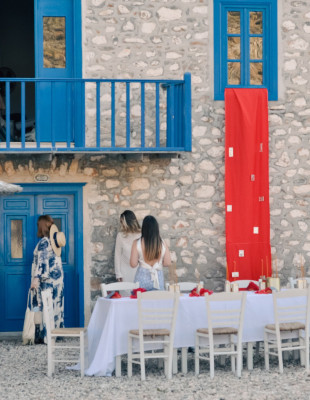 H Βασιλική Βερούση δημιούργησε το Hydra Editions προσκαλώντας σε μια σειρά από ξεχωριστές εμπειρίες 
