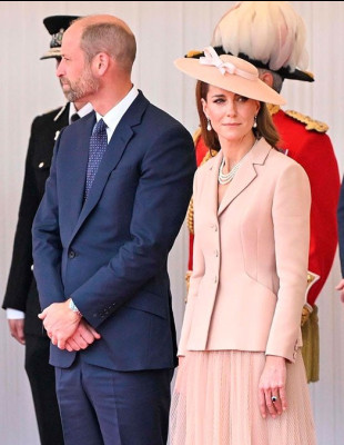 Η Kate Middleton επέλεξε για πρώτη φορά τον οίκο Dior για να υποδεχθεί τον Γάλλο Πρόεδρο 