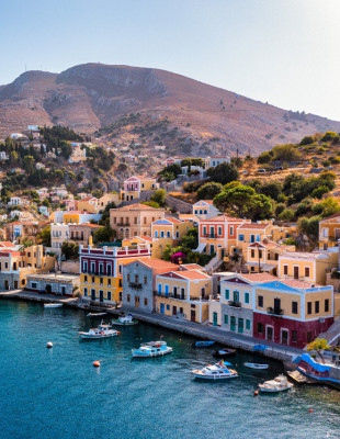 Ρωτήσαμε το ChatGPT ποια είναι τα top 5 νησιά που είναι must για το φινάλε του καλοκαιριού και ιδού η απάντηση
