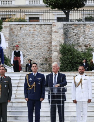51 χρόνια από την αποκατάσταση της Ελληνικής Δημοκρατίας: Διπλός εορτασμός σε Αθήνα και Θεσσαλονίκη