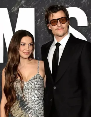 Η τρυφερή ανάρτηση της Millie Bobby Brown για την υιοθεσία του πρώτου τους παιδιού με τον σύζυγό της, Jake Bongiovi