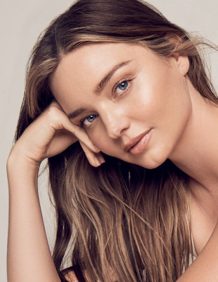 Κι όμως, μπορείτε να πετύχετε το πιο fresh makeup look με μόλις τρία προϊόντα