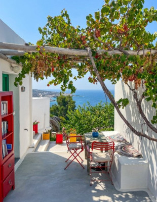 Η Δονούσα μέσα από τον 10λογο της Ελένης Φλώρου