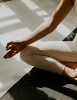 Οι θαυματουργές ασκήσεις yoga που θα βελτιώσουν την ποιότητα του ύπνου σας