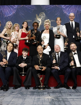 Emmy 2025: Θρίαμβος για «Adolescence» και «The Studio» - Οι νικητές που μαγνήτισαν τα βλέμματα