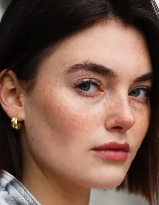 Ποιο είναι το lip product που αφήνει το χρώμα των χειλιών σας αψεγάδιαστο για ώρες;